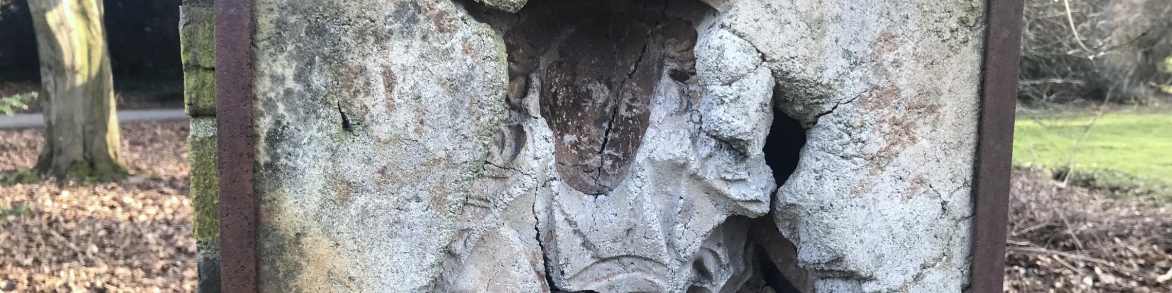 Virnich_Madonna: Negativ-Abdruck einer Madonnenfigur