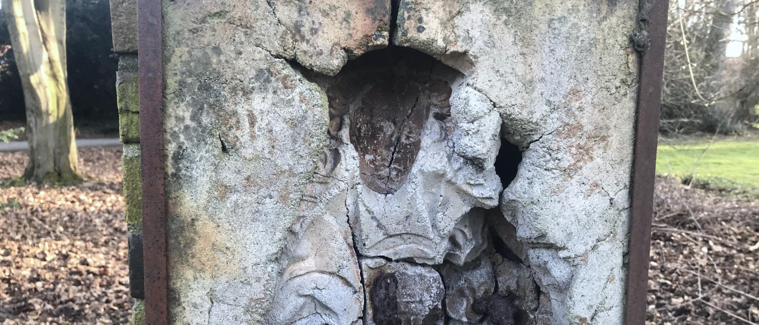 Virnich_Madonna: Negativ-Abdruck einer Madonnenfigur