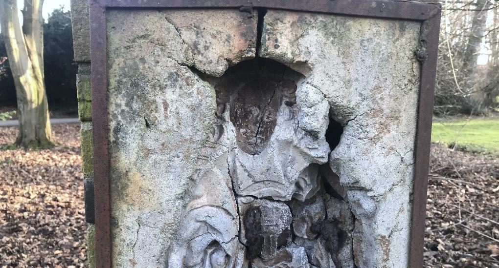 Virnich_Madonna: Negativ-Abdruck einer Madonnenfigur