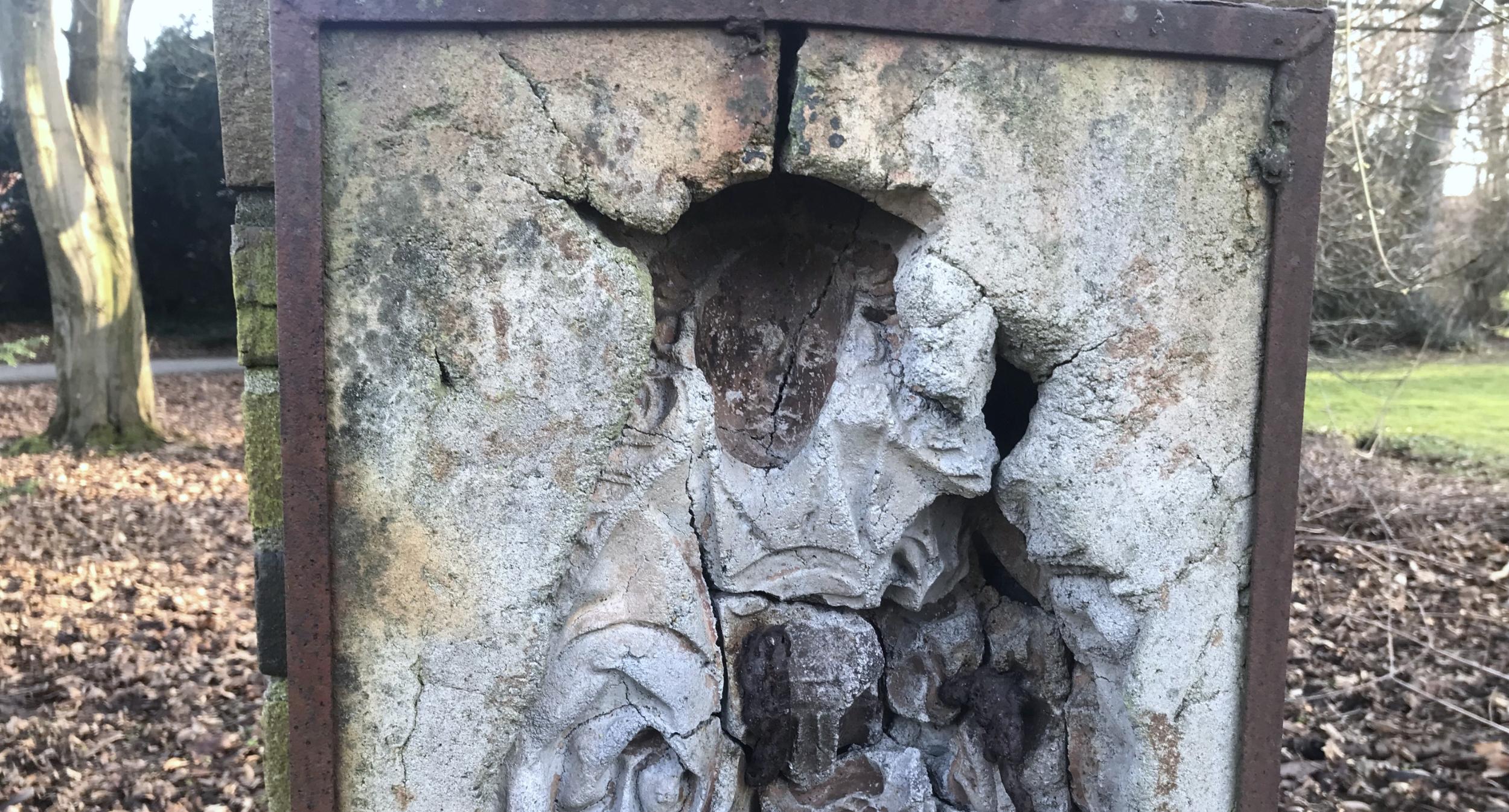 Virnich_Madonna: Negativ-Abdruck einer Madonnenfigur