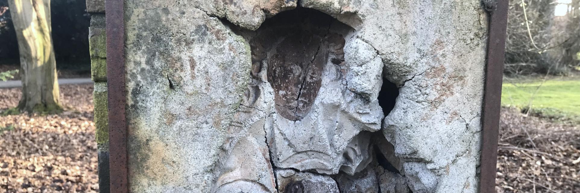 Virnich_Madonna: Negativ-Abdruck einer Madonnenfigur