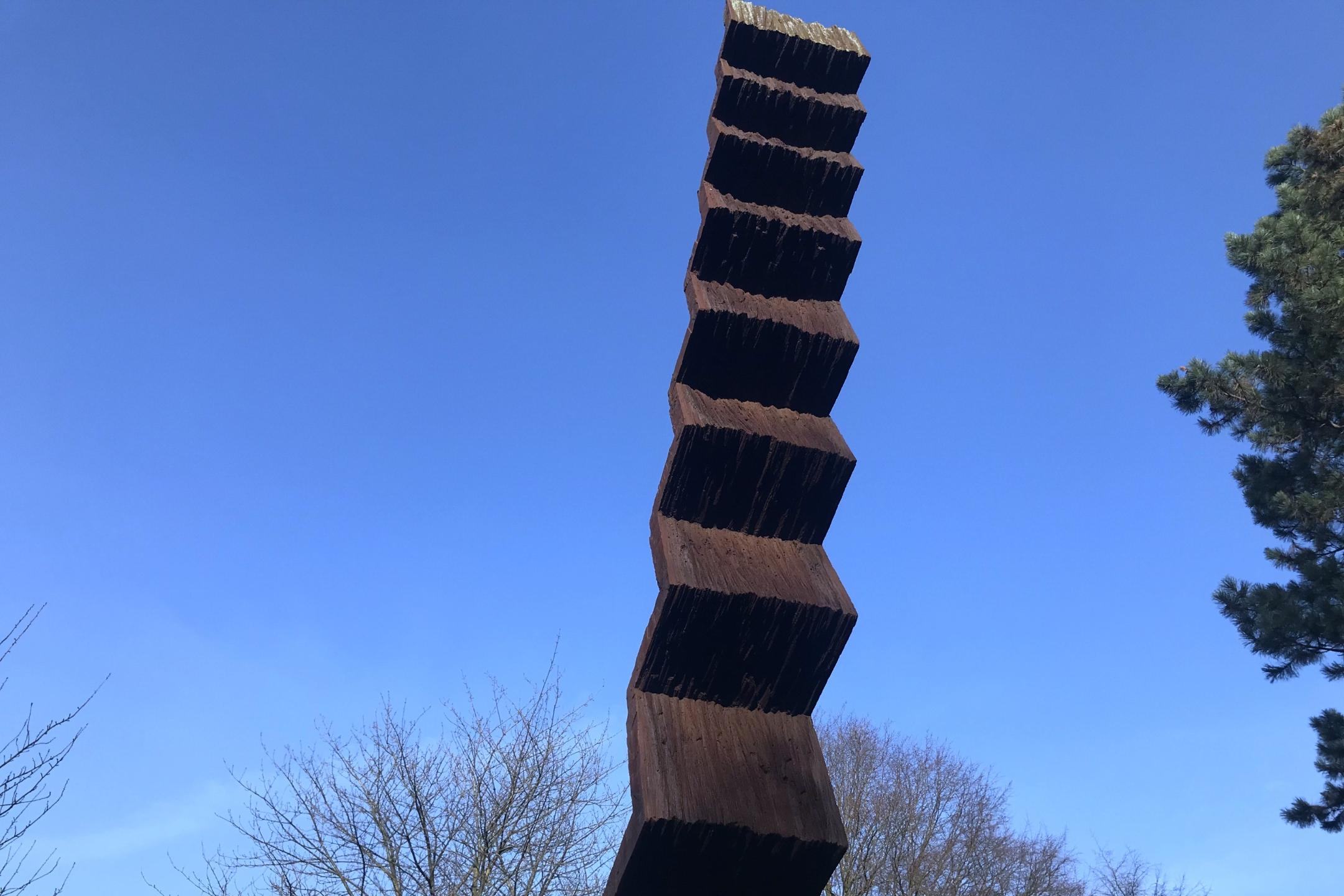 Jetelova_Steig: treppenartige Skuptur im Freien